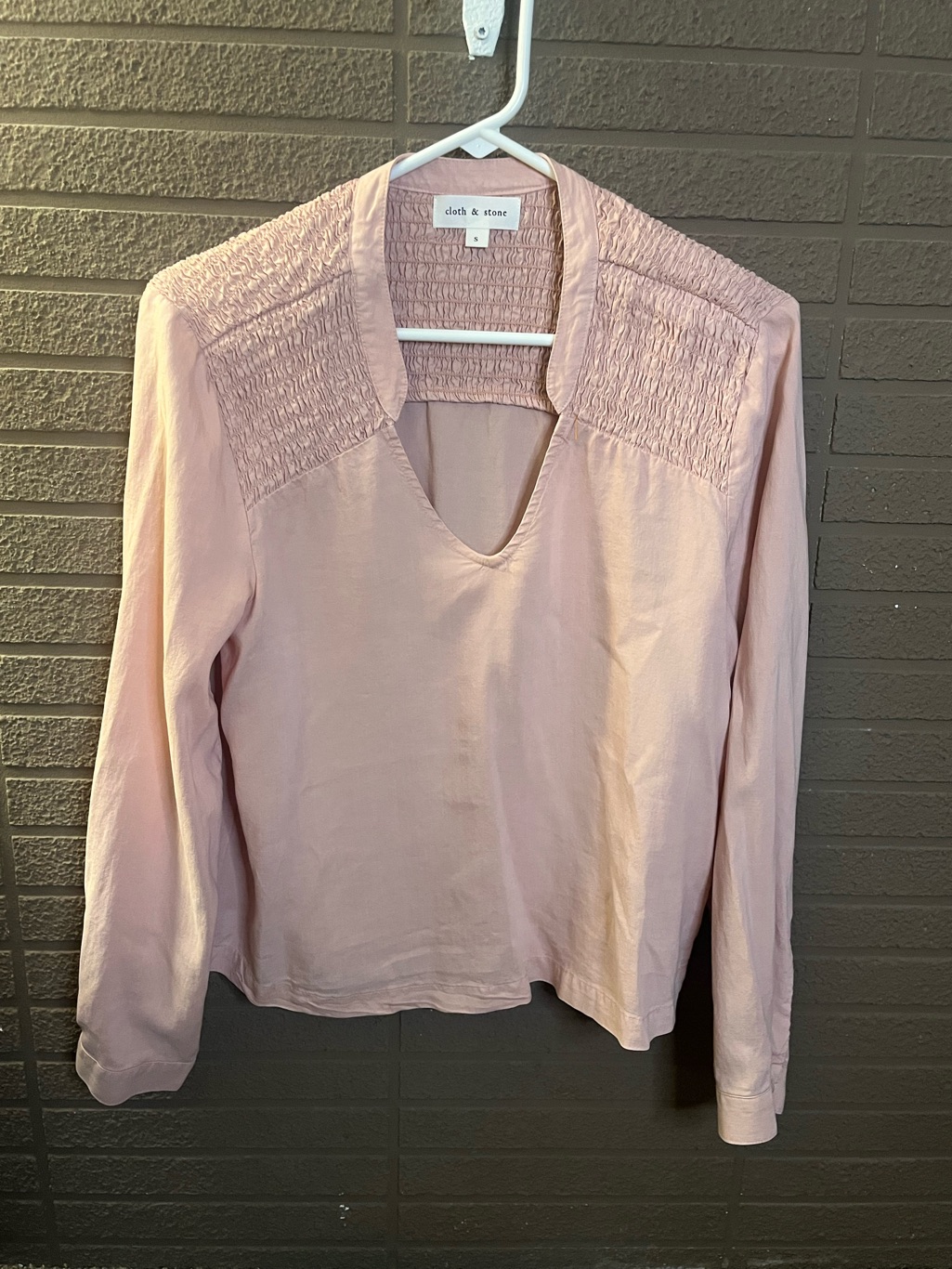 Cloth & Stone Blush Pink Smocked Shoulder V-Neck Long Sleeve Top
